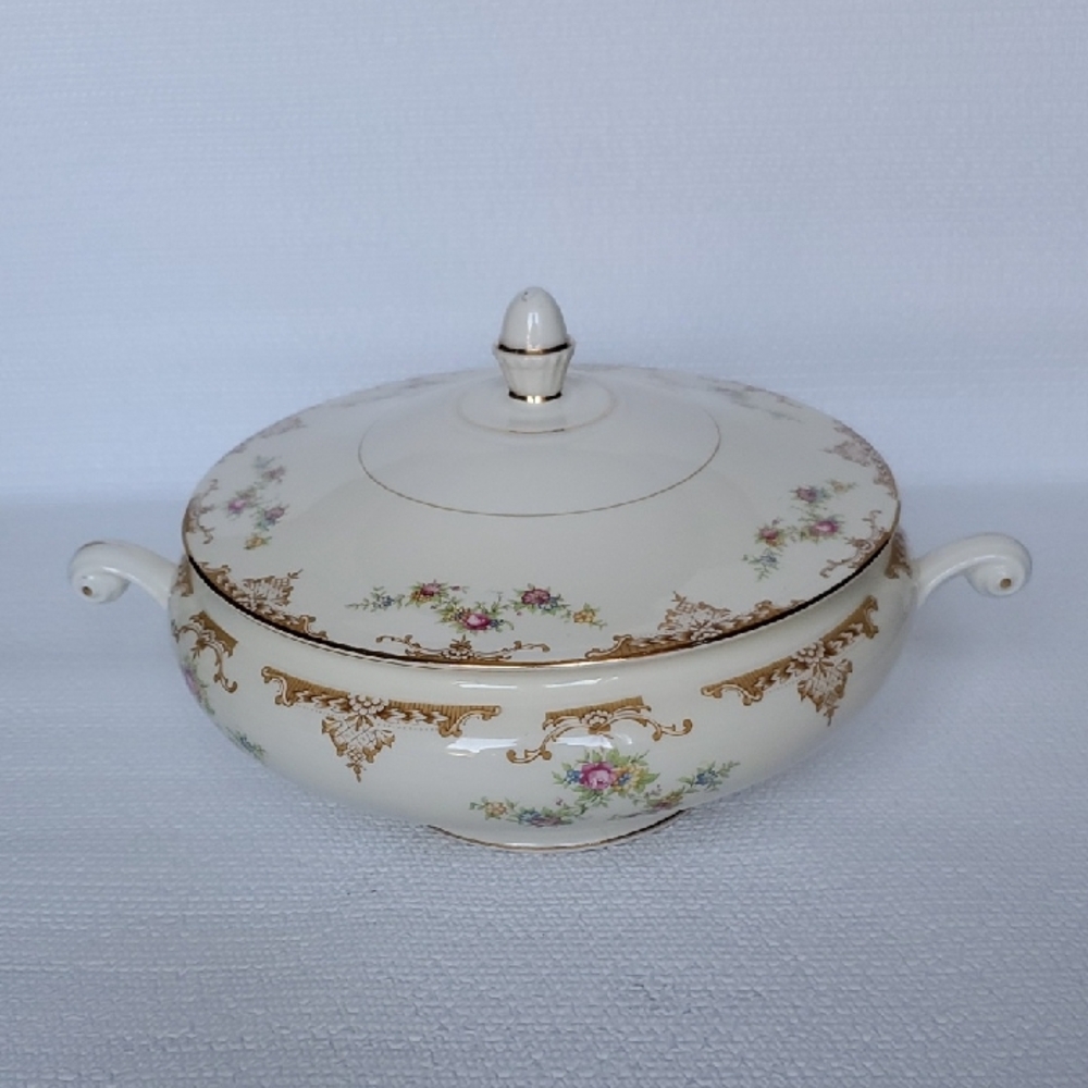 Eggshell NAUTILUS Homer Laughlin Round Covered Vegetable Aristocrat Serving Bowl